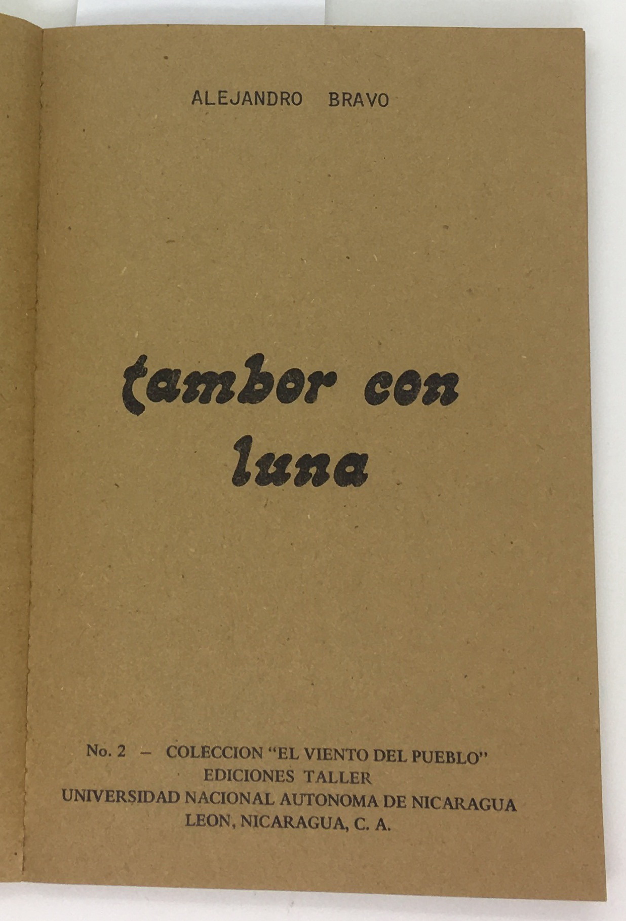 Tamboz con Luna, Alejandro Bravo