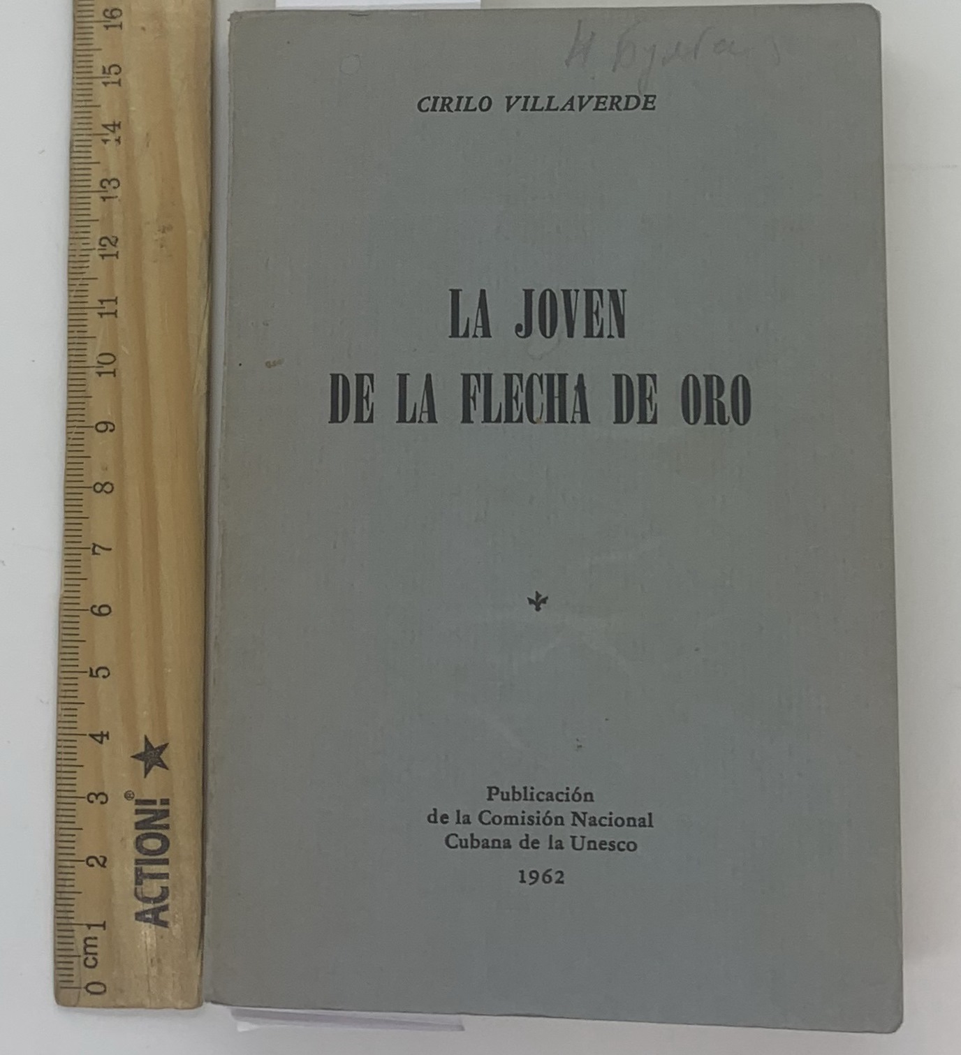 La joven de la flecha de oro