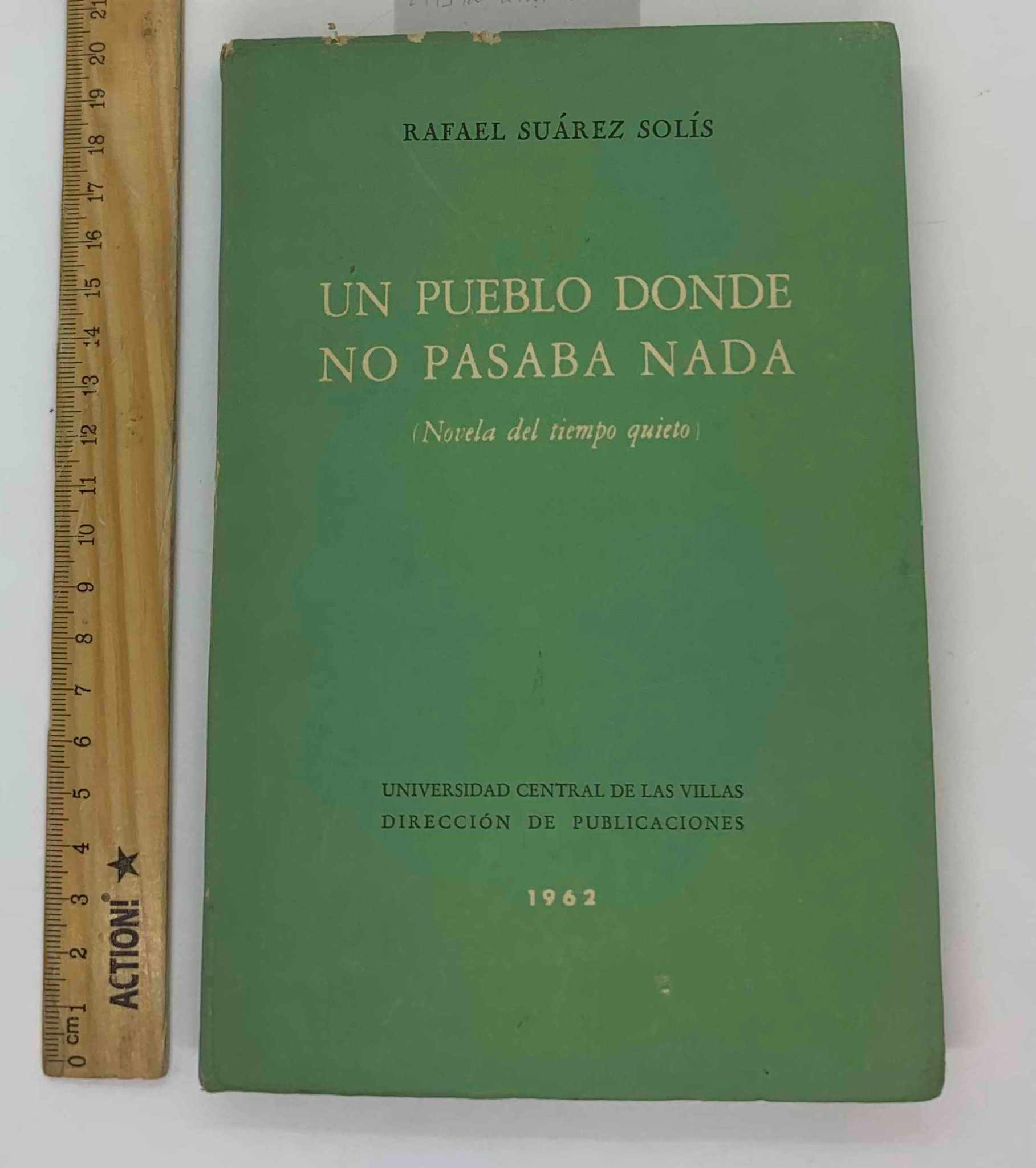 Un pueblo donde no pasaba nada (novela del tiempo quieto)