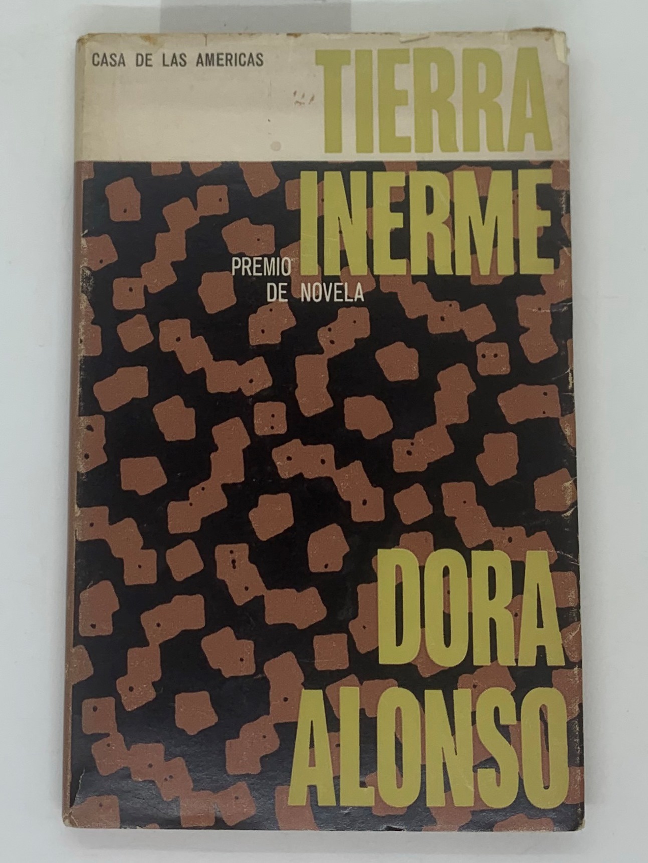 Tierra inerme