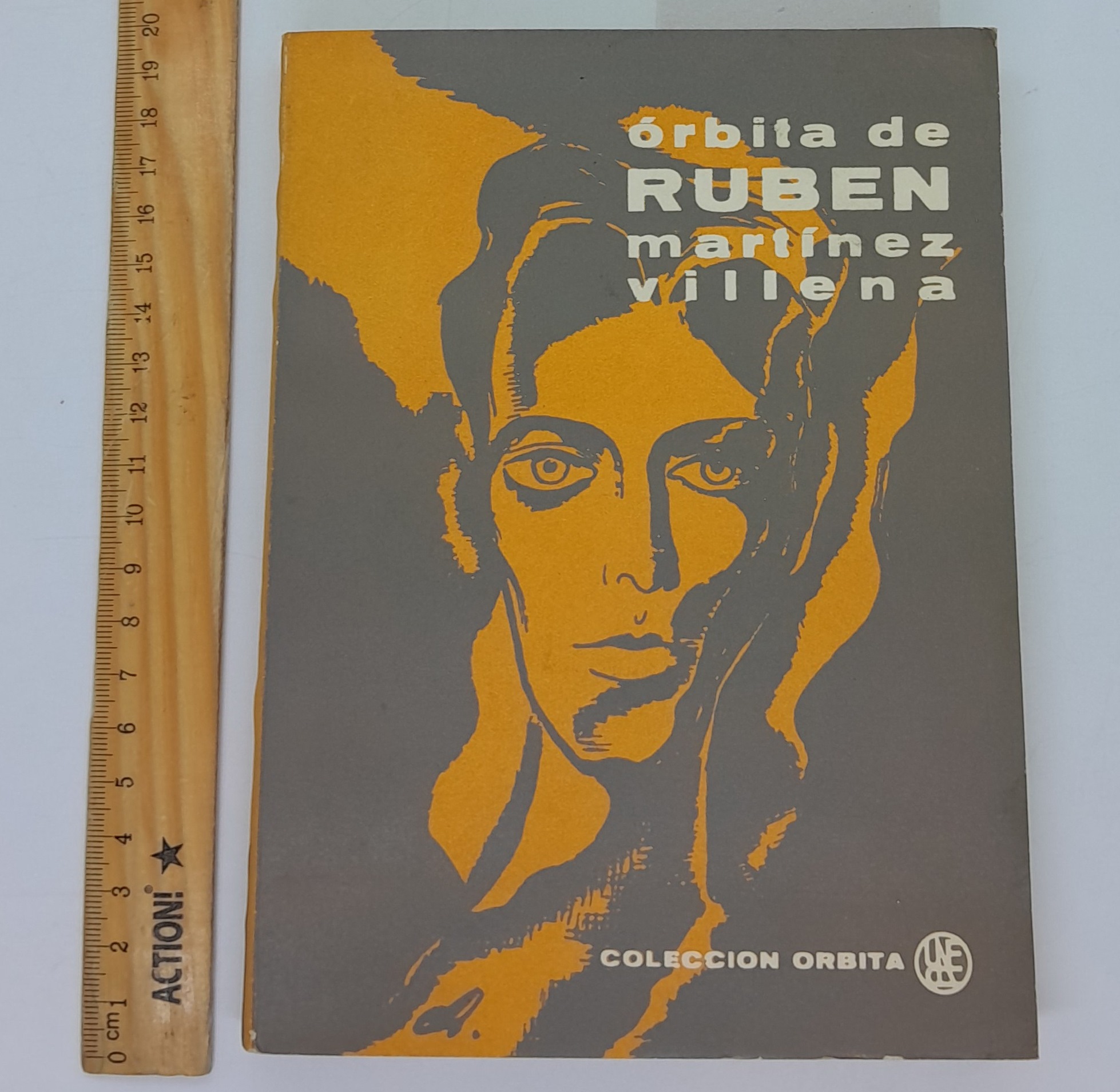 Orbita de Ruben Martinez Villena. Esbozo biografico por Raul Roa. Seleccion y nota final de R. Fernandez Retamar. Coleccion Orbita