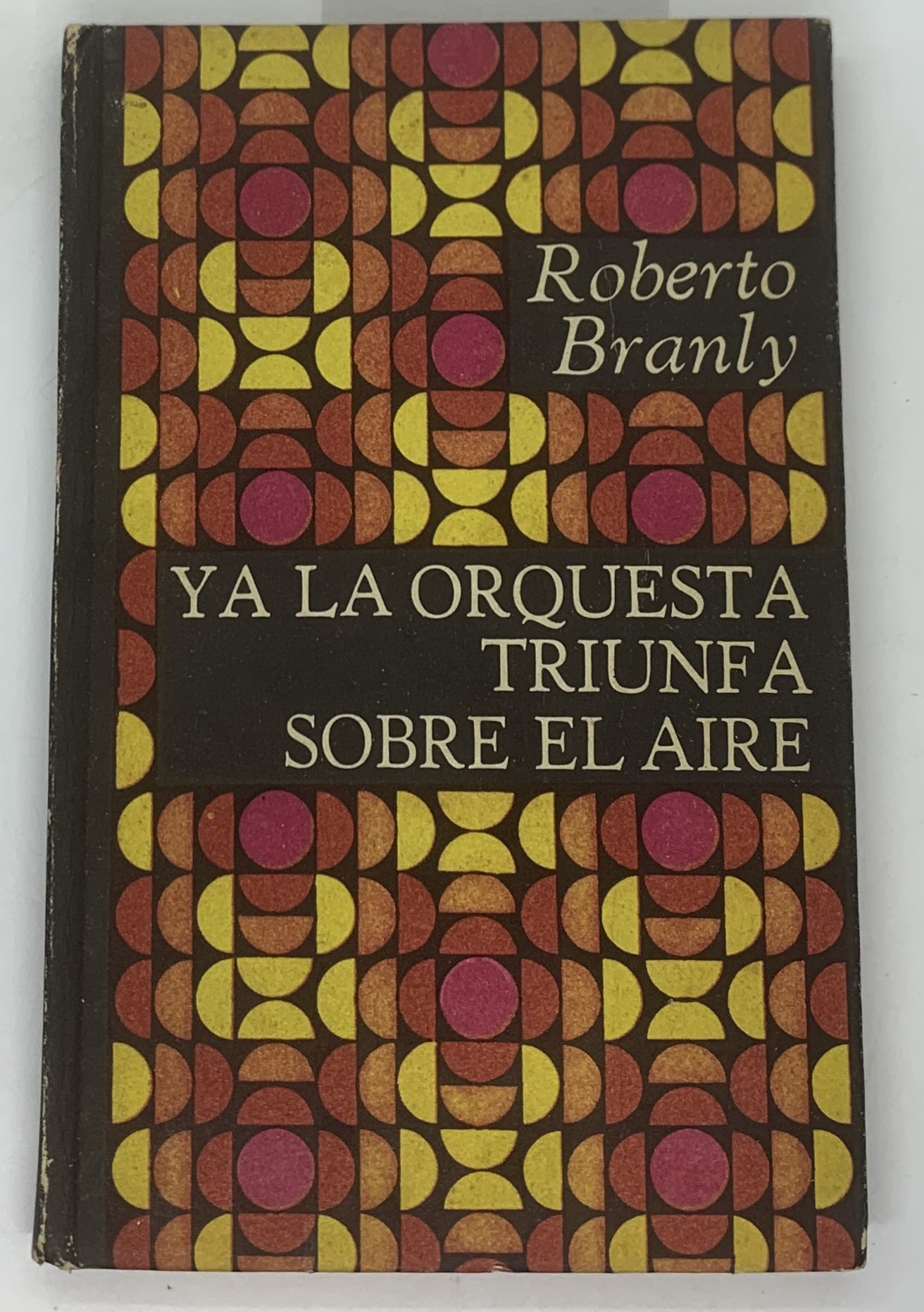 Ya la orquesta triunfa sobre el aire
