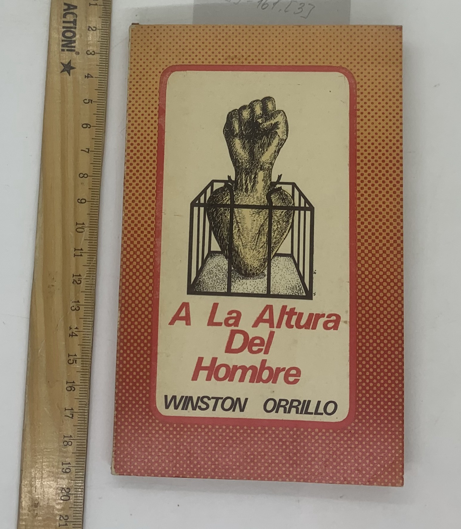 A la altura del hombre : poesia politica, 1963/1973
