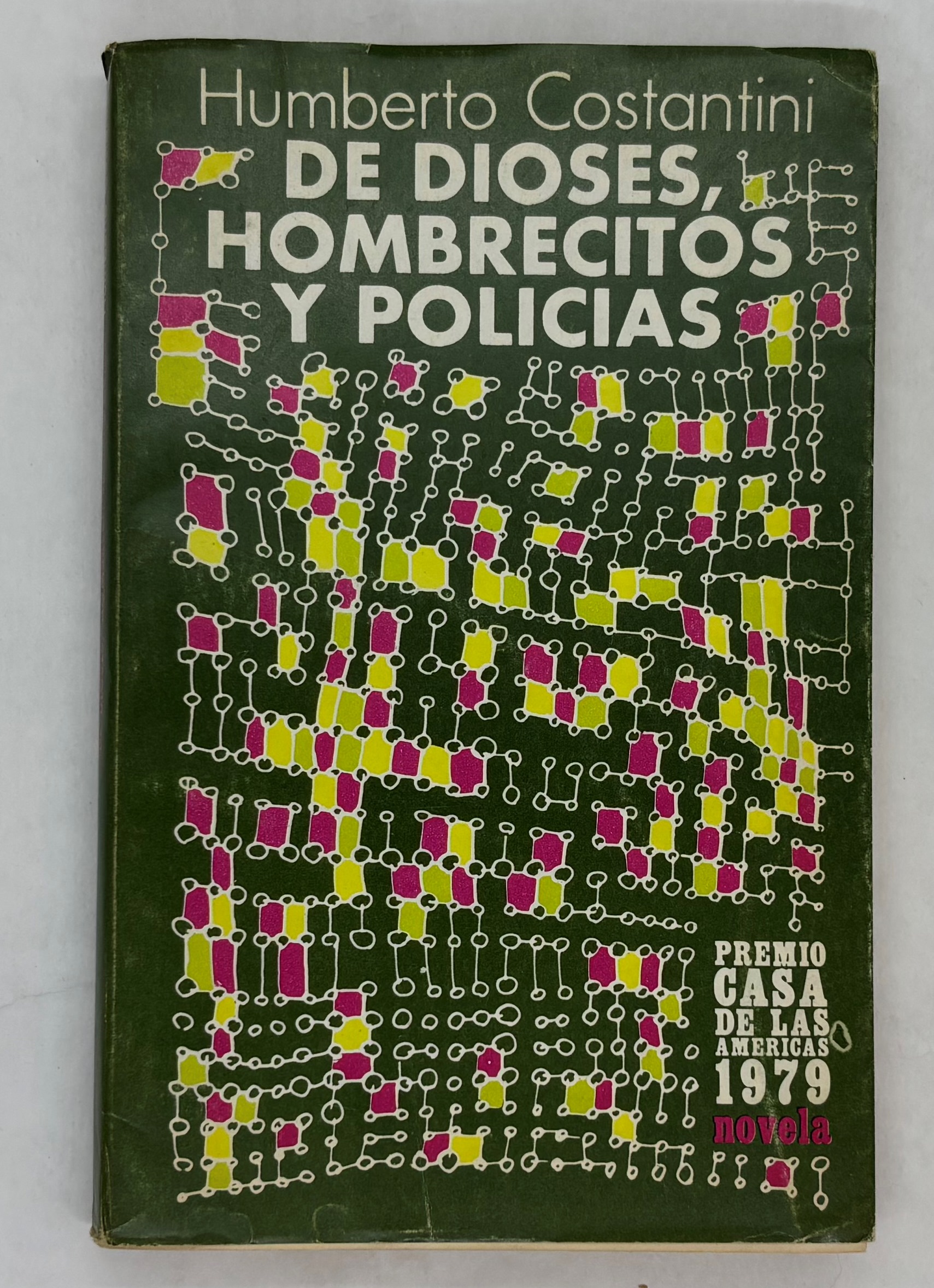 De dioses, hombrecitos y policias